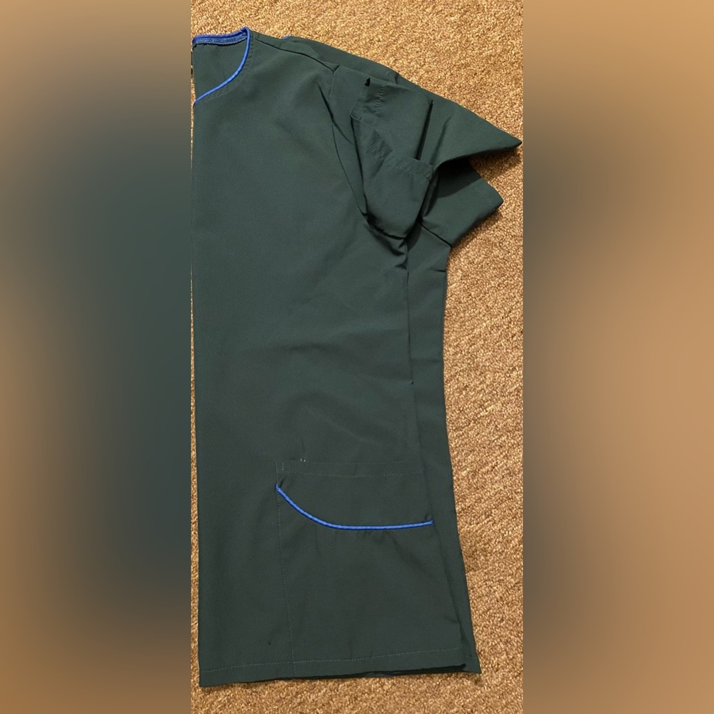 Women's scrubs